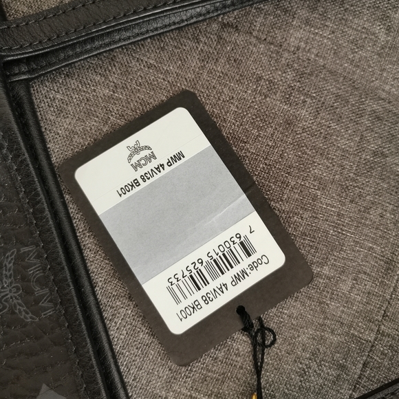 SOLD NWT MCM Signature Liz Reversible Tote Limited - Picture 10 of 14